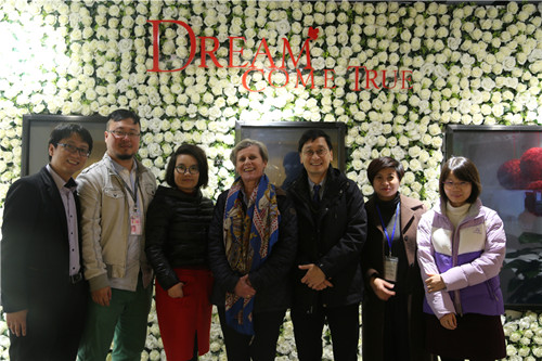 國際化妝品化學(xué)師聯(lián)合會會長率專家團(tuán)蒞臨棟方參觀交流